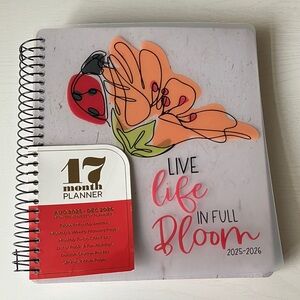 The Creative Expert 17 Month Planner -  (Live Life In Full Bloom 2025-2026) NWT